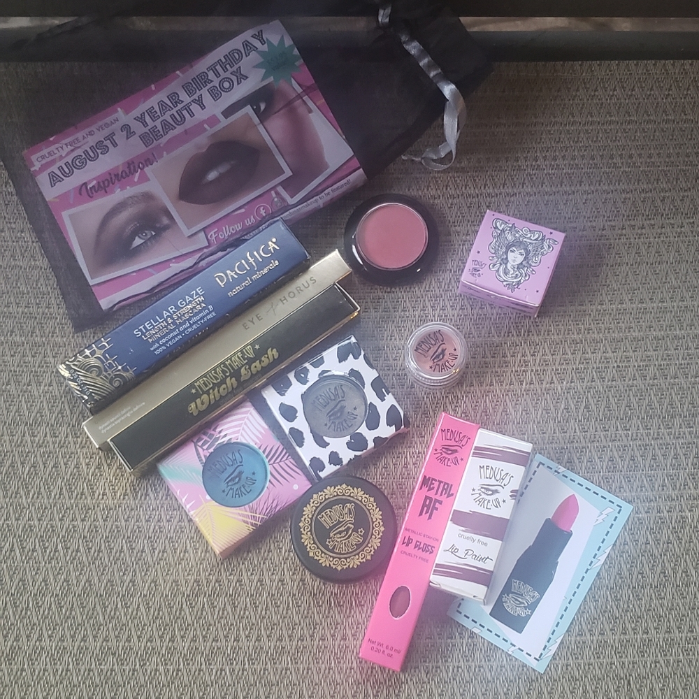 LARGE LOT OF ADVENTUROUS MAKEUP, NEW